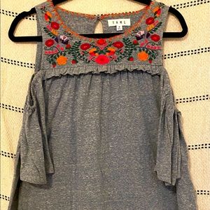 Short sleeve cold shoulder top!